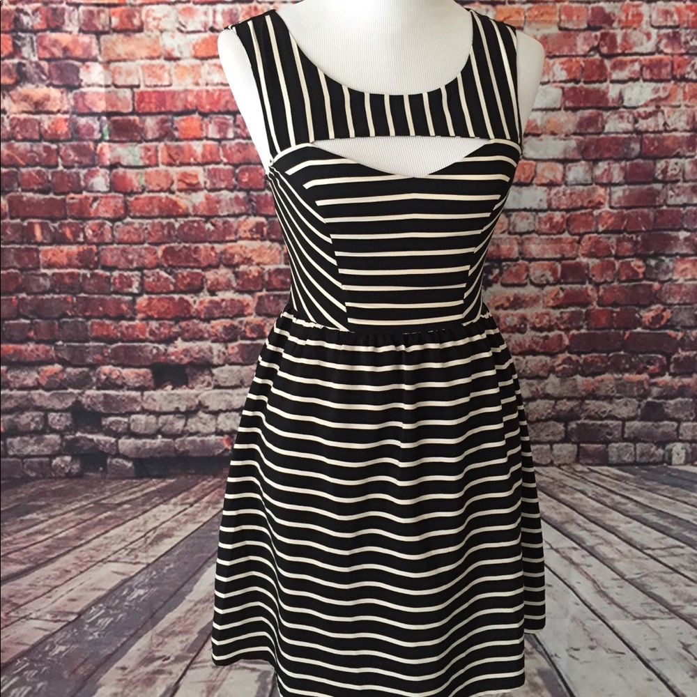 Small Black & White Lush Dress. Fits XS/S